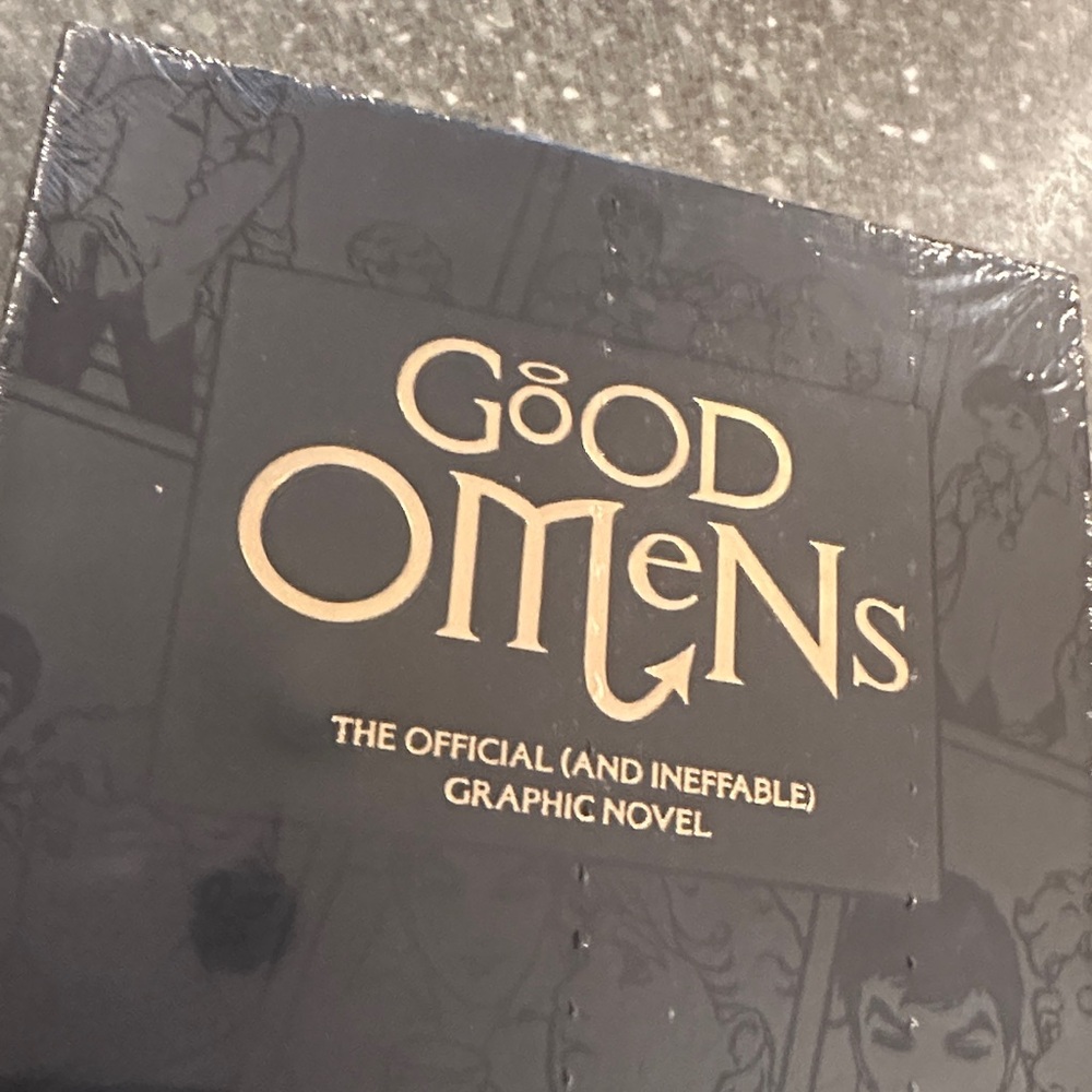 Good Omens Graphic Novel kickstarter exclusive - Picture 7 of 7